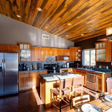 Bison Lodge - Lg Home - 2 Bedrooms - Less Than 5 Miles To Yellowstone North Entrance, Sleeps Up To 8 Gardiner Exterior photo