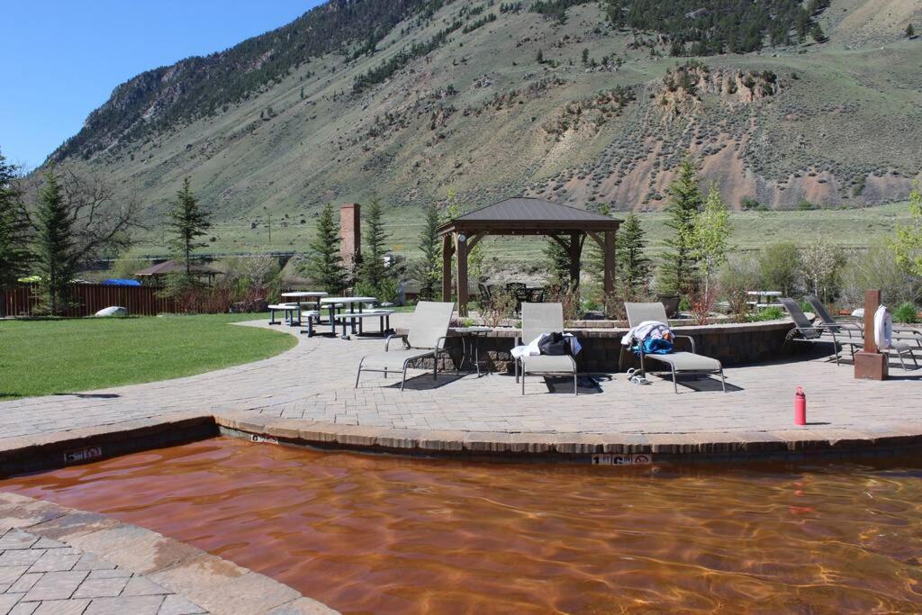 Bison Lodge - Lg Home - 2 Bedrooms - Less Than 5 Miles To Yellowstone North Entrance, Sleeps Up To 8 Gardiner Exterior photo