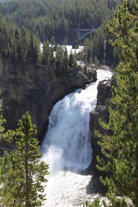 Bison Lodge - Lg Home - 2 Bedrooms - Less Than 5 Miles To Yellowstone North Entrance, Sleeps Up To 8 Gardiner Exterior photo