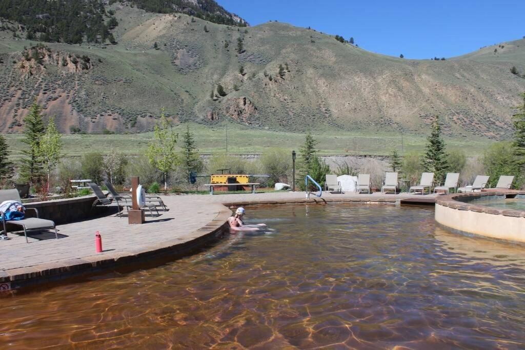 Bison Lodge - Lg Home - 2 Bedrooms - Less Than 5 Miles To Yellowstone North Entrance, Sleeps Up To 8 Gardiner Exterior photo