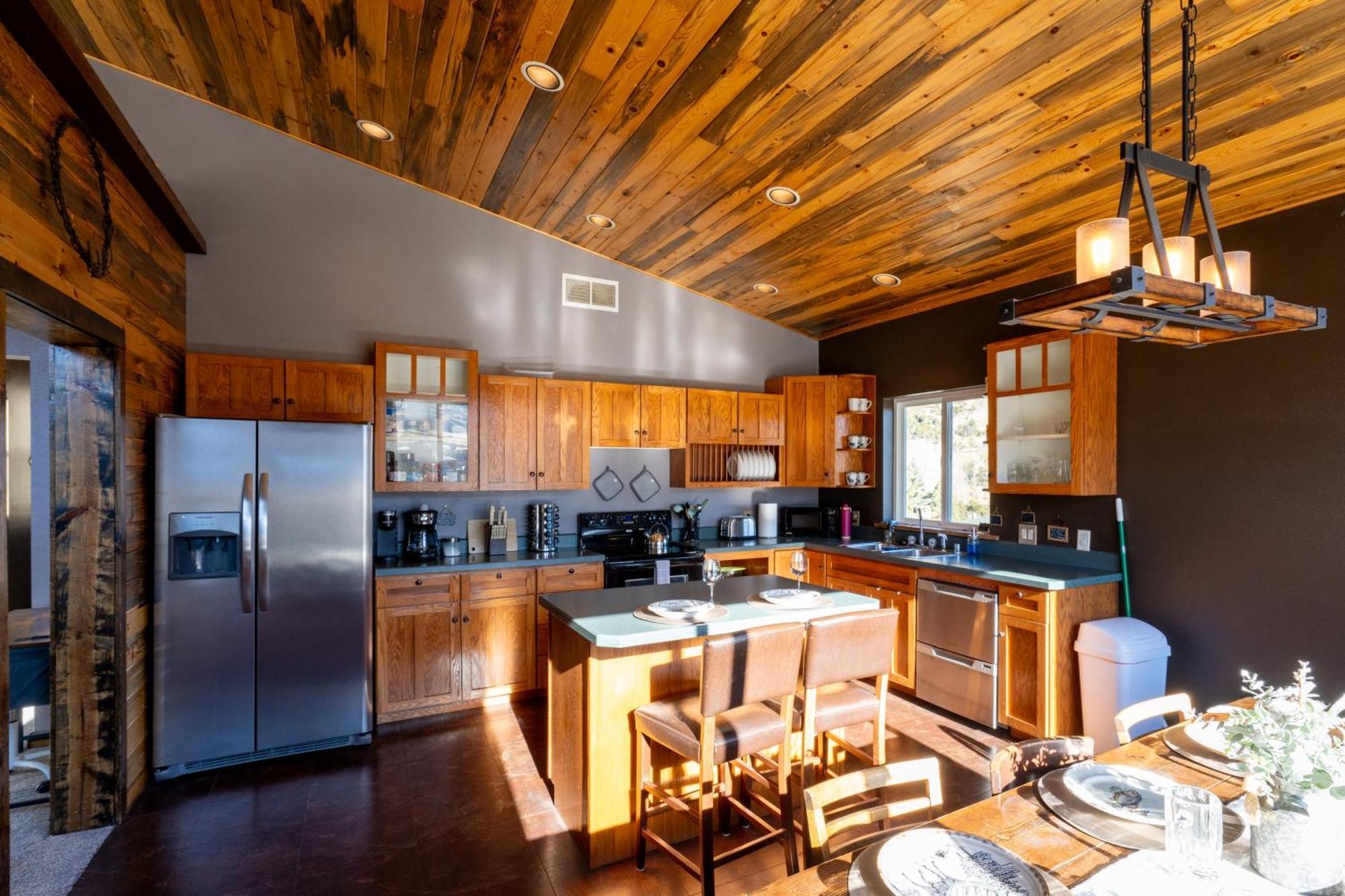 Bison Lodge - Lg Home - 2 Bedrooms - Less Than 5 Miles To Yellowstone North Entrance, Sleeps Up To 8 Gardiner Exterior photo
