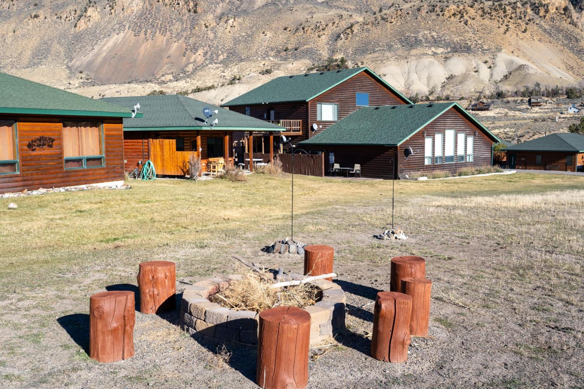 Bison Lodge - Lg Home - 2 Bedrooms - Less Than 5 Miles To Yellowstone North Entrance, Sleeps Up To 8 Gardiner Exterior photo