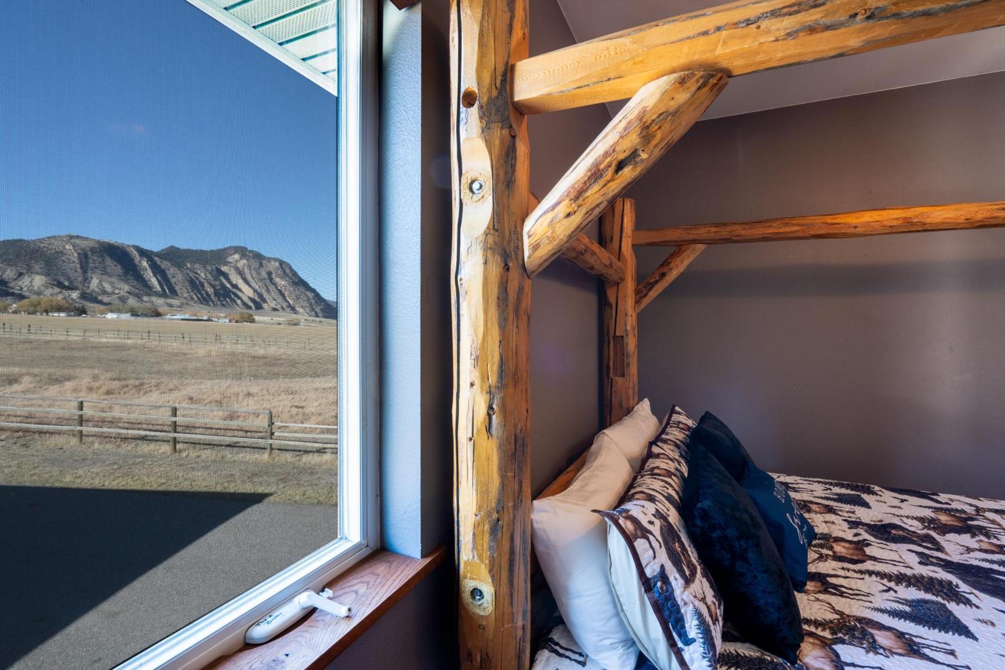 Bison Lodge - Lg Home - 2 Bedrooms - Less Than 5 Miles To Yellowstone North Entrance, Sleeps Up To 8 Gardiner Exterior photo