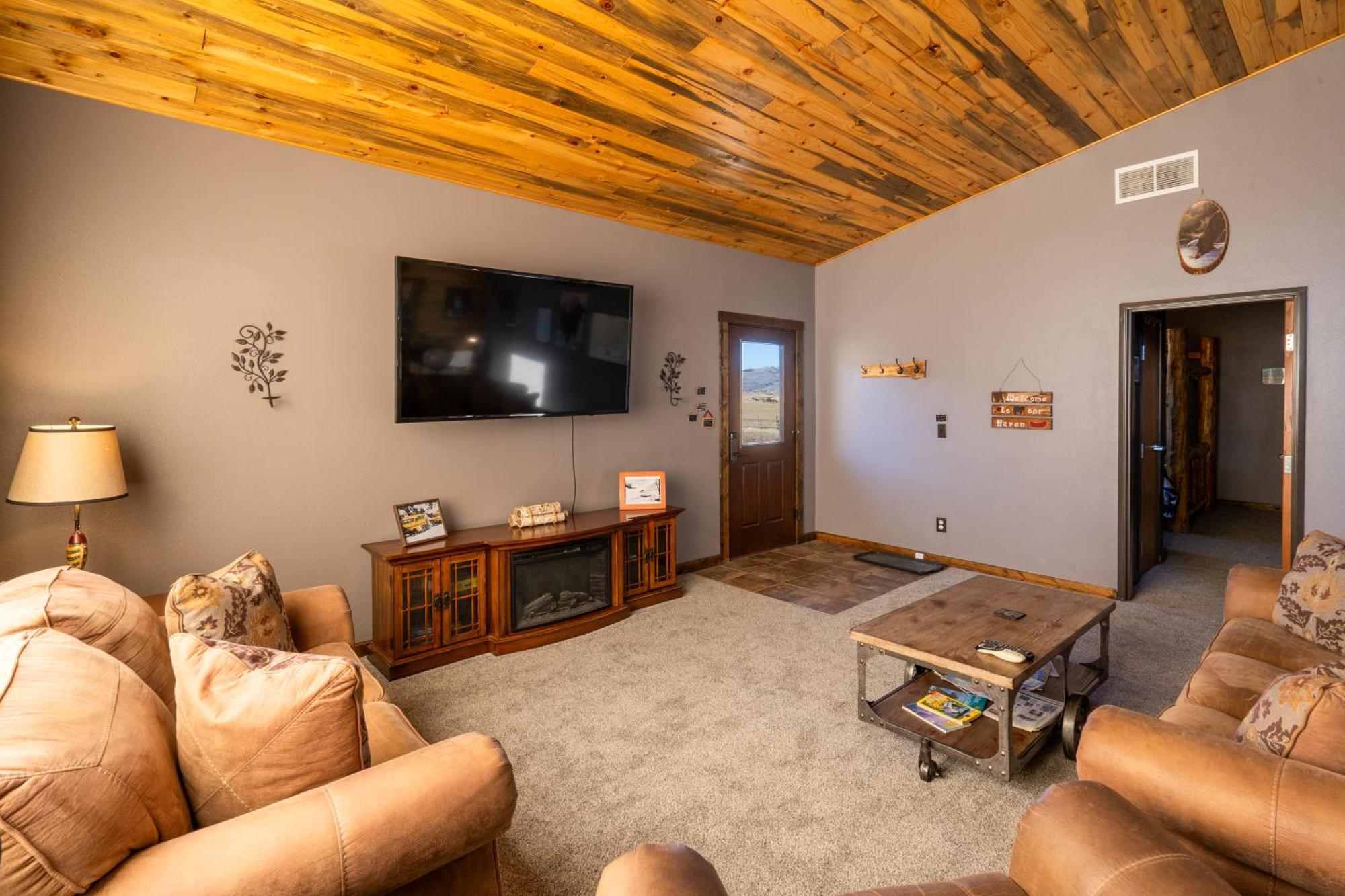 Bison Lodge - Lg Home - 2 Bedrooms - Less Than 5 Miles To Yellowstone North Entrance, Sleeps Up To 8 Gardiner Exterior photo