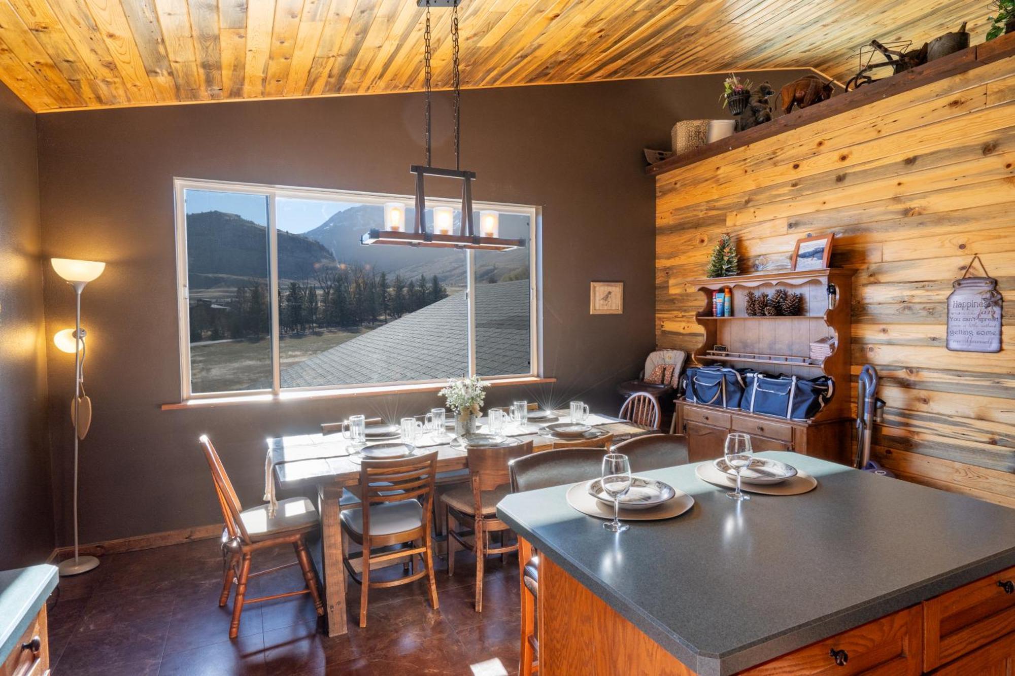 Bison Lodge - Lg Home - 2 Bedrooms - Less Than 5 Miles To Yellowstone North Entrance, Sleeps Up To 8 Gardiner Exterior photo