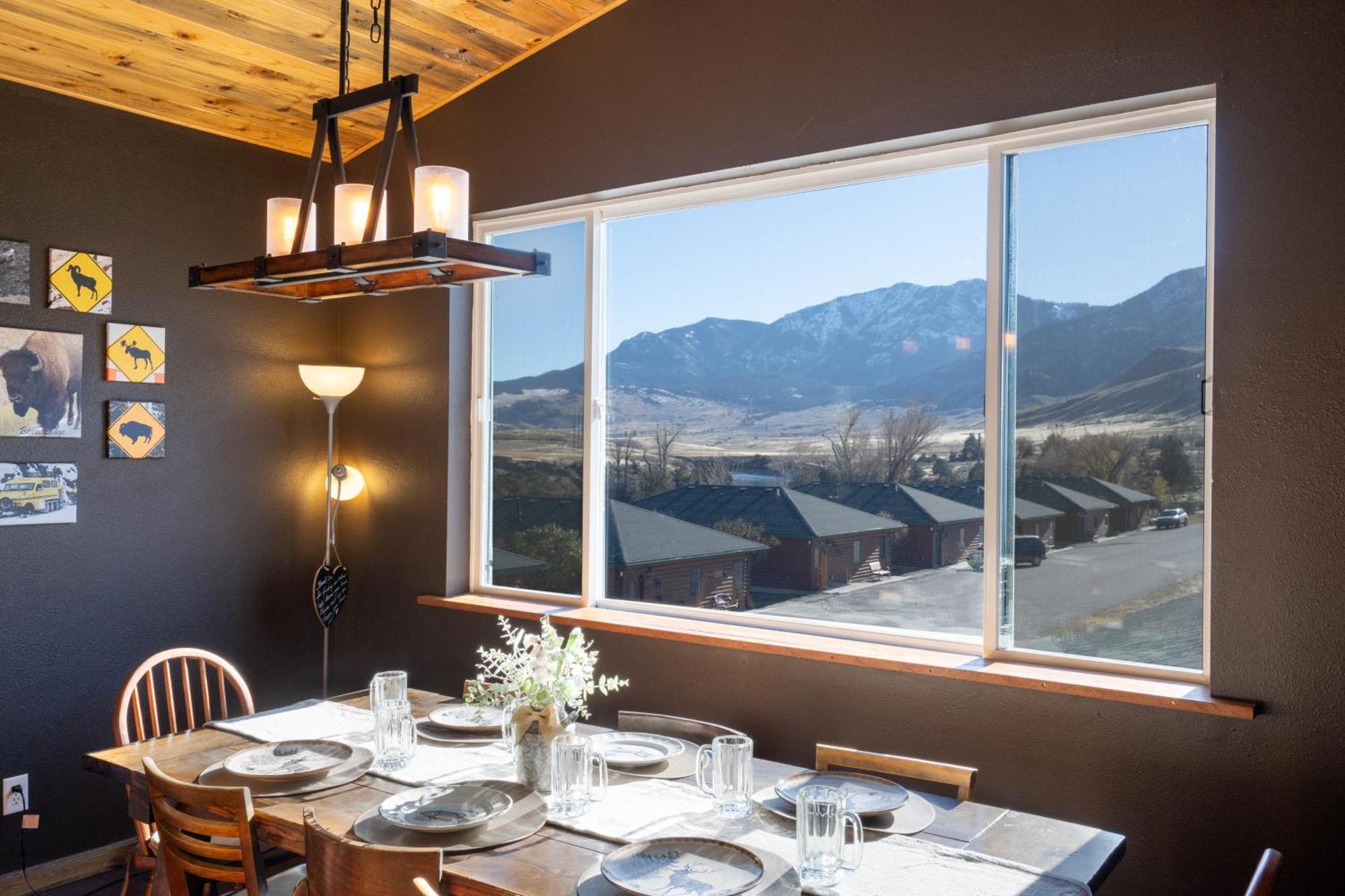Bison Lodge - Lg Home - 2 Bedrooms - Less Than 5 Miles To Yellowstone North Entrance, Sleeps Up To 8 Gardiner Exterior photo