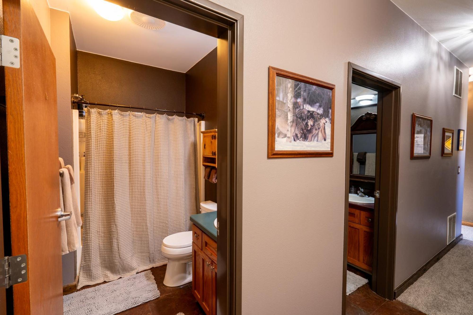 Bison Lodge - Lg Home - 2 Bedrooms - Less Than 5 Miles To Yellowstone North Entrance, Sleeps Up To 8 Gardiner Exterior photo