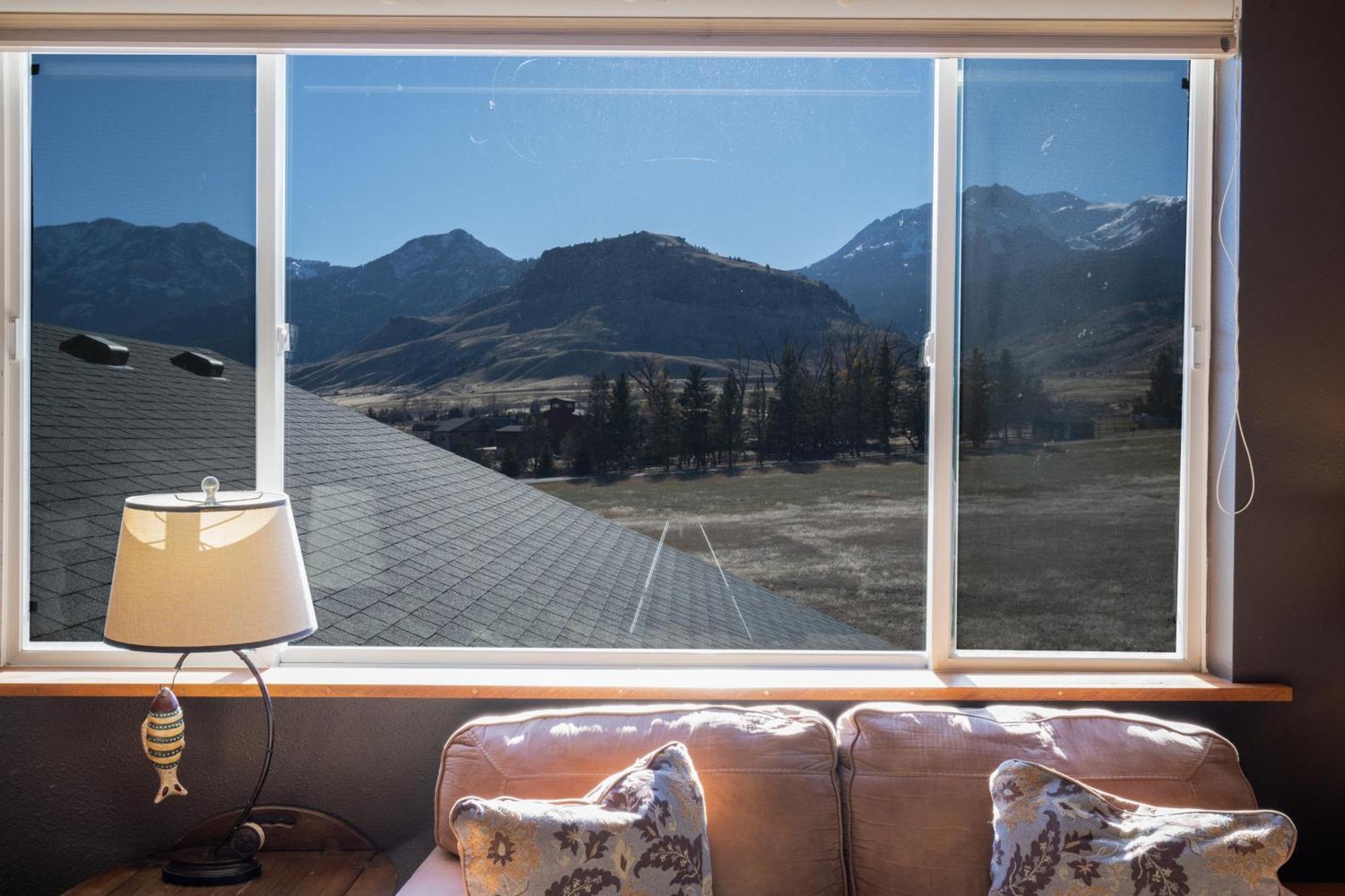 Bison Lodge - Lg Home - 2 Bedrooms - Less Than 5 Miles To Yellowstone North Entrance, Sleeps Up To 8 Gardiner Exterior photo