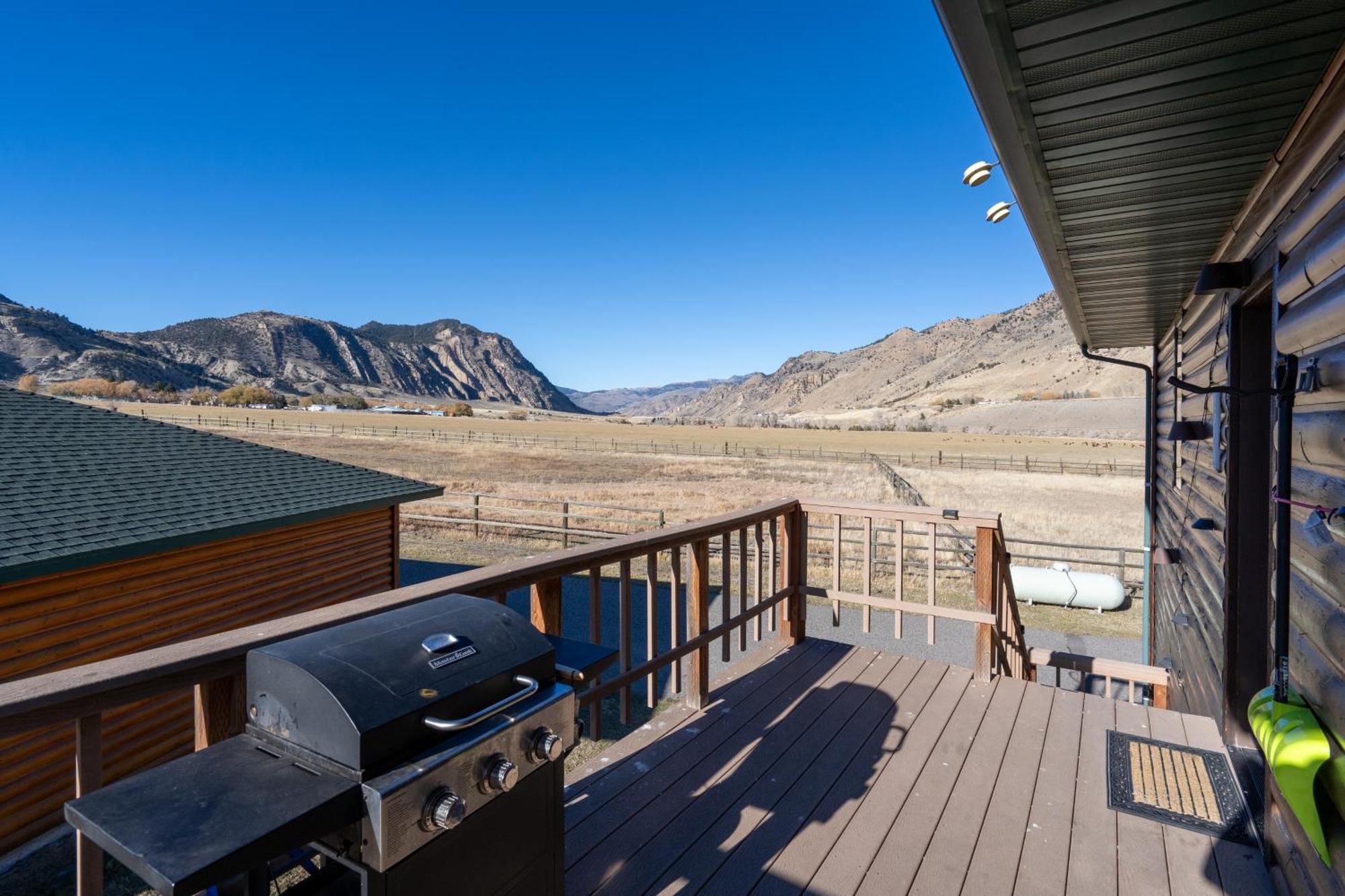 Bison Lodge - Lg Home - 2 Bedrooms - Less Than 5 Miles To Yellowstone North Entrance, Sleeps Up To 8 Gardiner Exterior photo