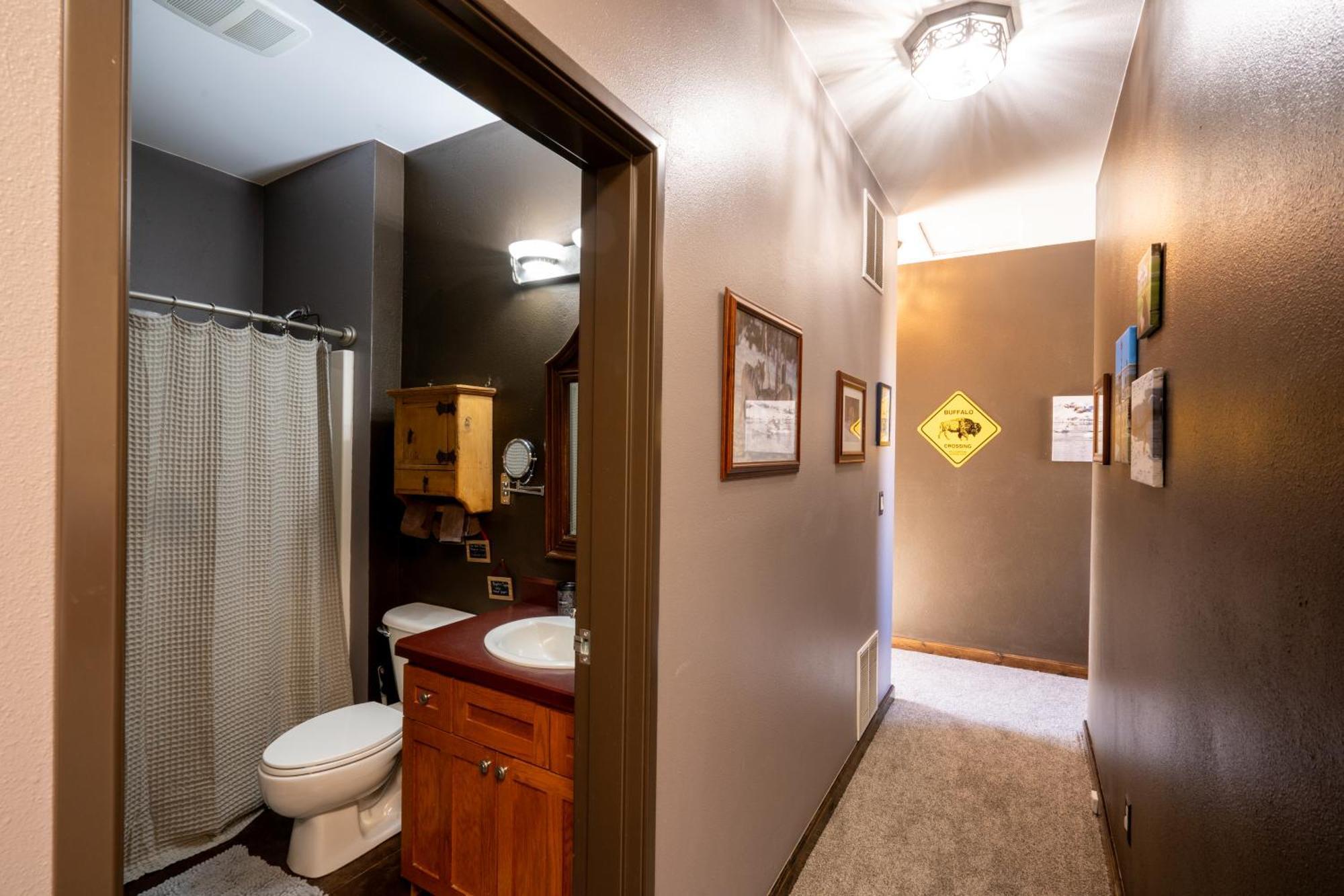 Bison Lodge - Lg Home - 2 Bedrooms - Less Than 5 Miles To Yellowstone North Entrance, Sleeps Up To 8 Gardiner Exterior photo