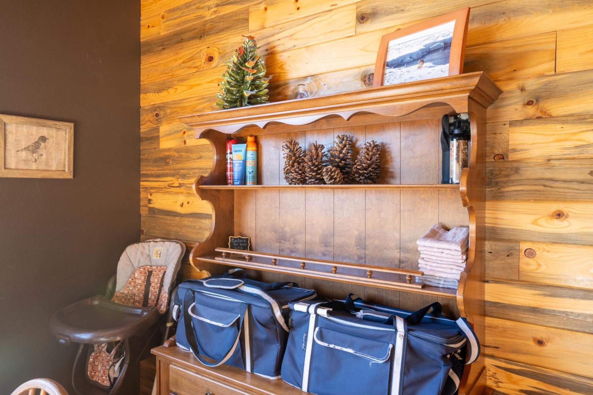 Bison Lodge - Lg Home - 2 Bedrooms - Less Than 5 Miles To Yellowstone North Entrance, Sleeps Up To 8 Gardiner Exterior photo