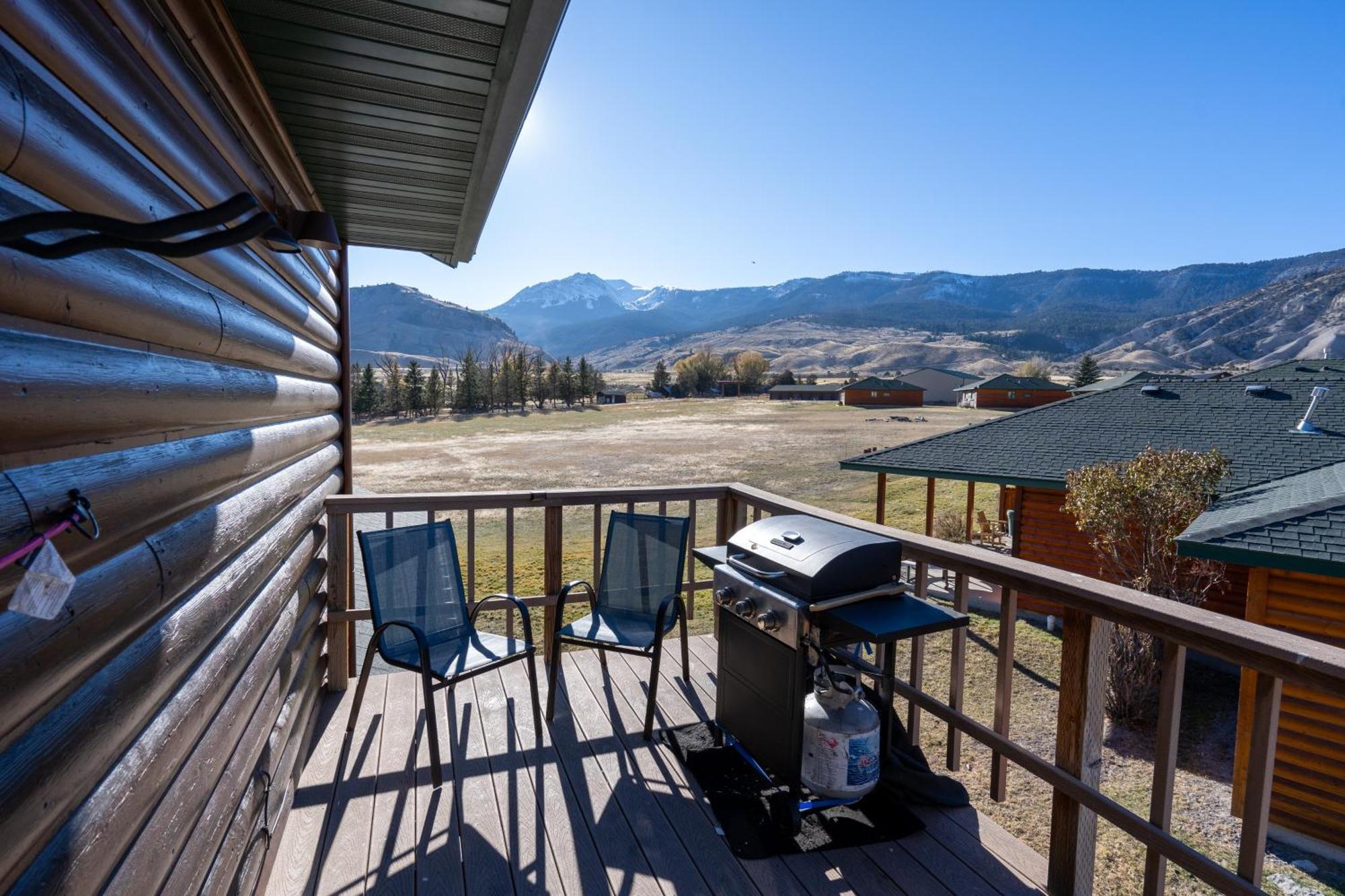 Bison Lodge - Lg Home - 2 Bedrooms - Less Than 5 Miles To Yellowstone North Entrance, Sleeps Up To 8 Gardiner Exterior photo