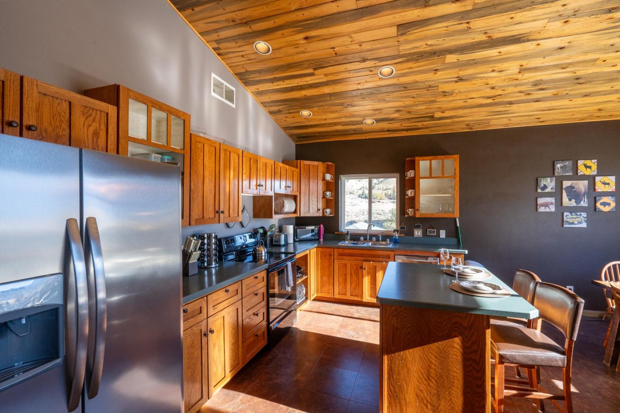 Bison Lodge - Lg Home - 2 Bedrooms - Less Than 5 Miles To Yellowstone North Entrance, Sleeps Up To 8 Gardiner Exterior photo